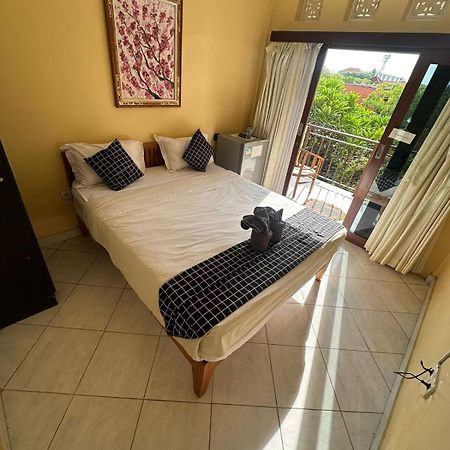 Sari Buana Bed & Breakfast Кута Екстериор снимка