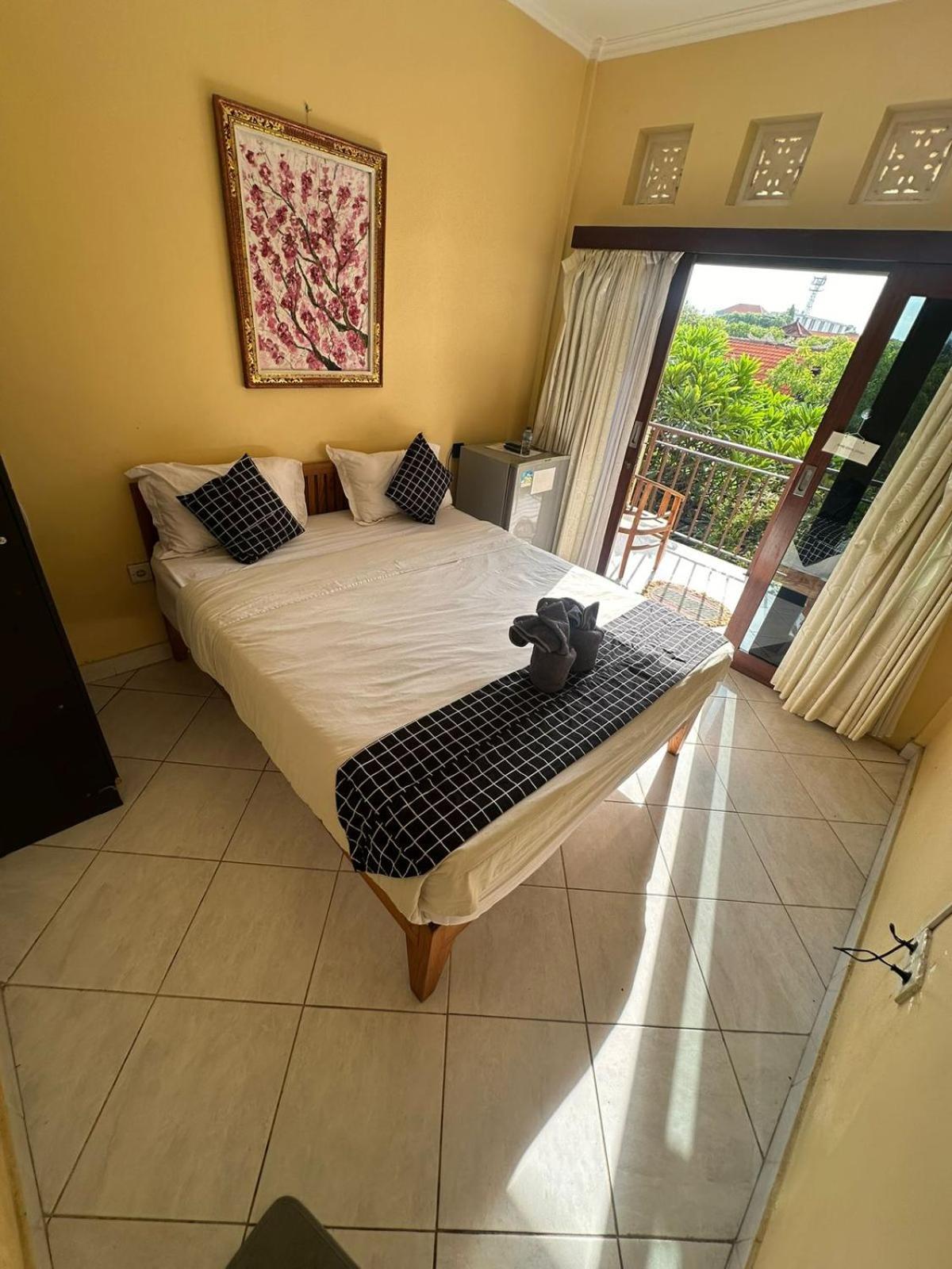 Sari Buana Bed & Breakfast Кута Екстериор снимка