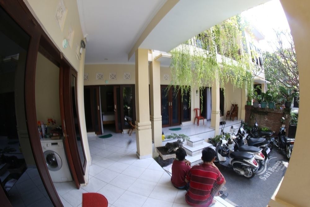 Sari Buana Bed & Breakfast Кута Екстериор снимка