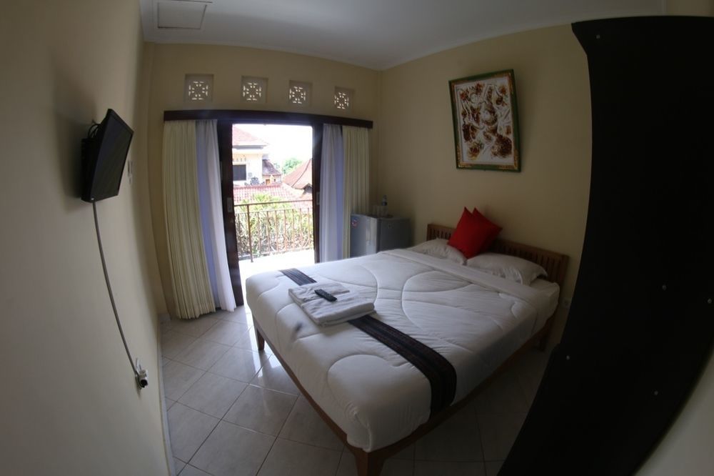 Sari Buana Bed & Breakfast Кута Екстериор снимка