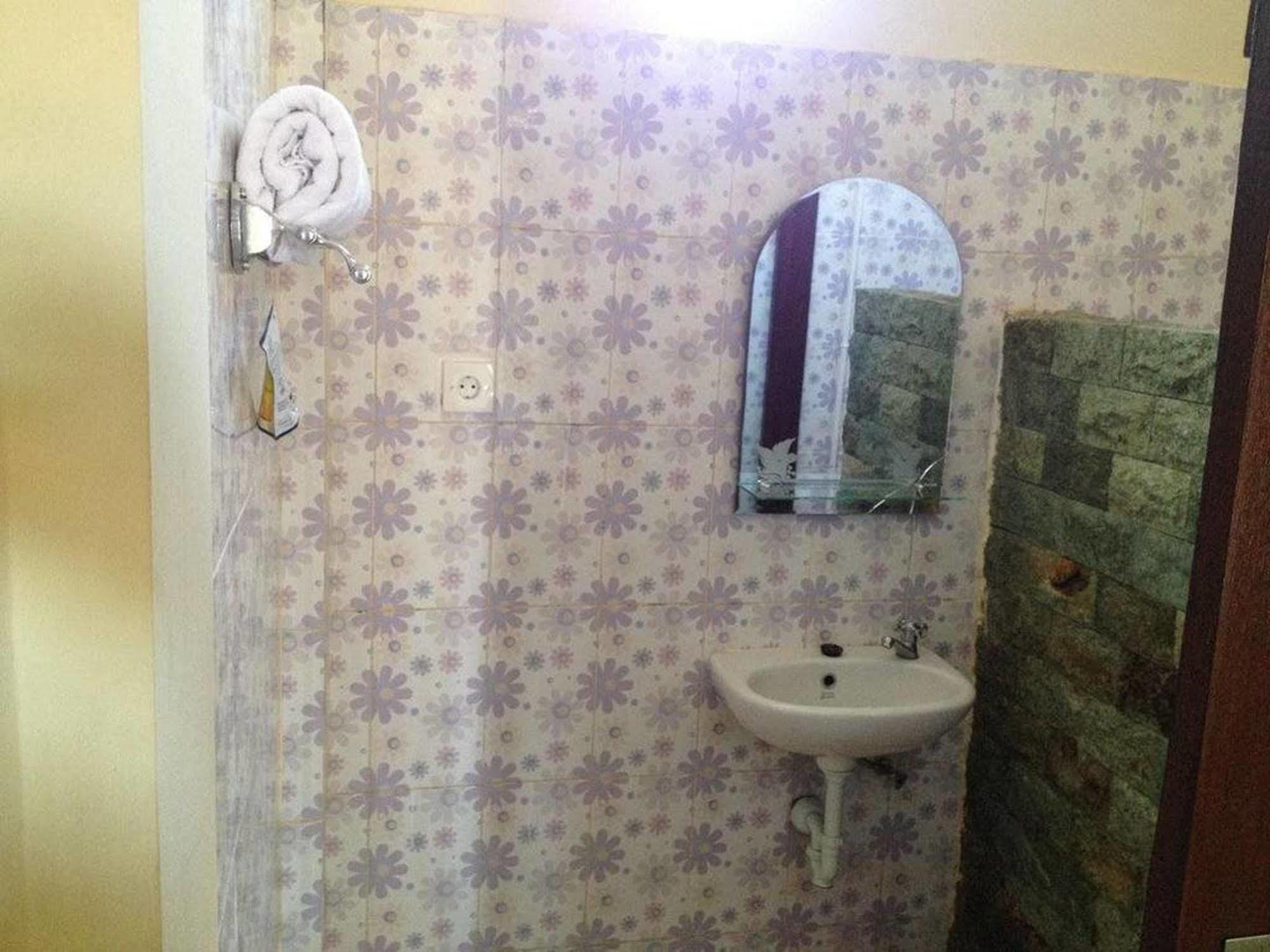 Sari Buana Bed & Breakfast Кута Екстериор снимка
