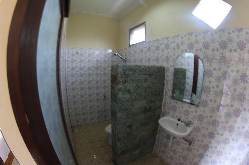 Sari Buana Bed & Breakfast Кута Екстериор снимка