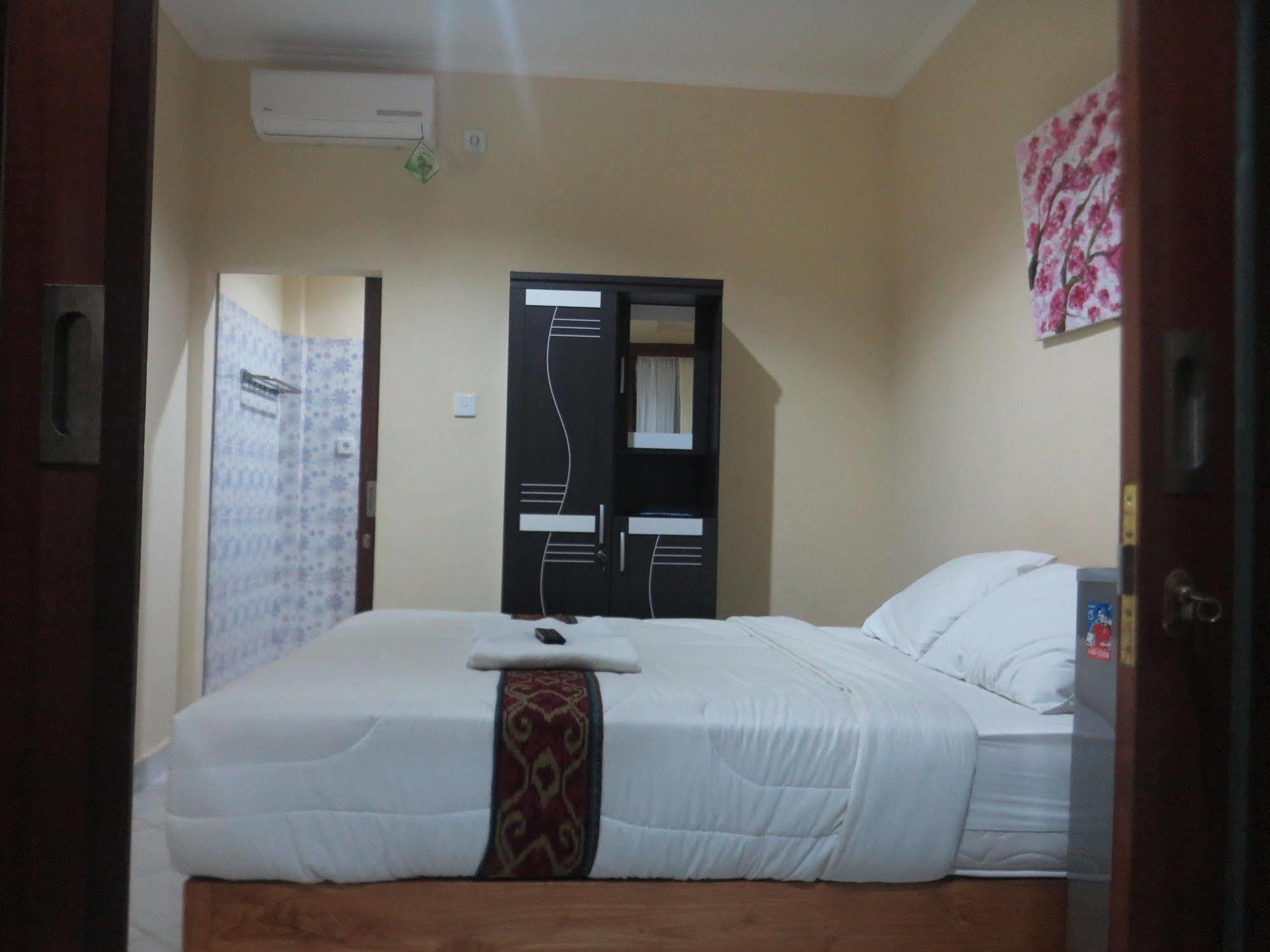 Sari Buana Bed & Breakfast Кута Екстериор снимка