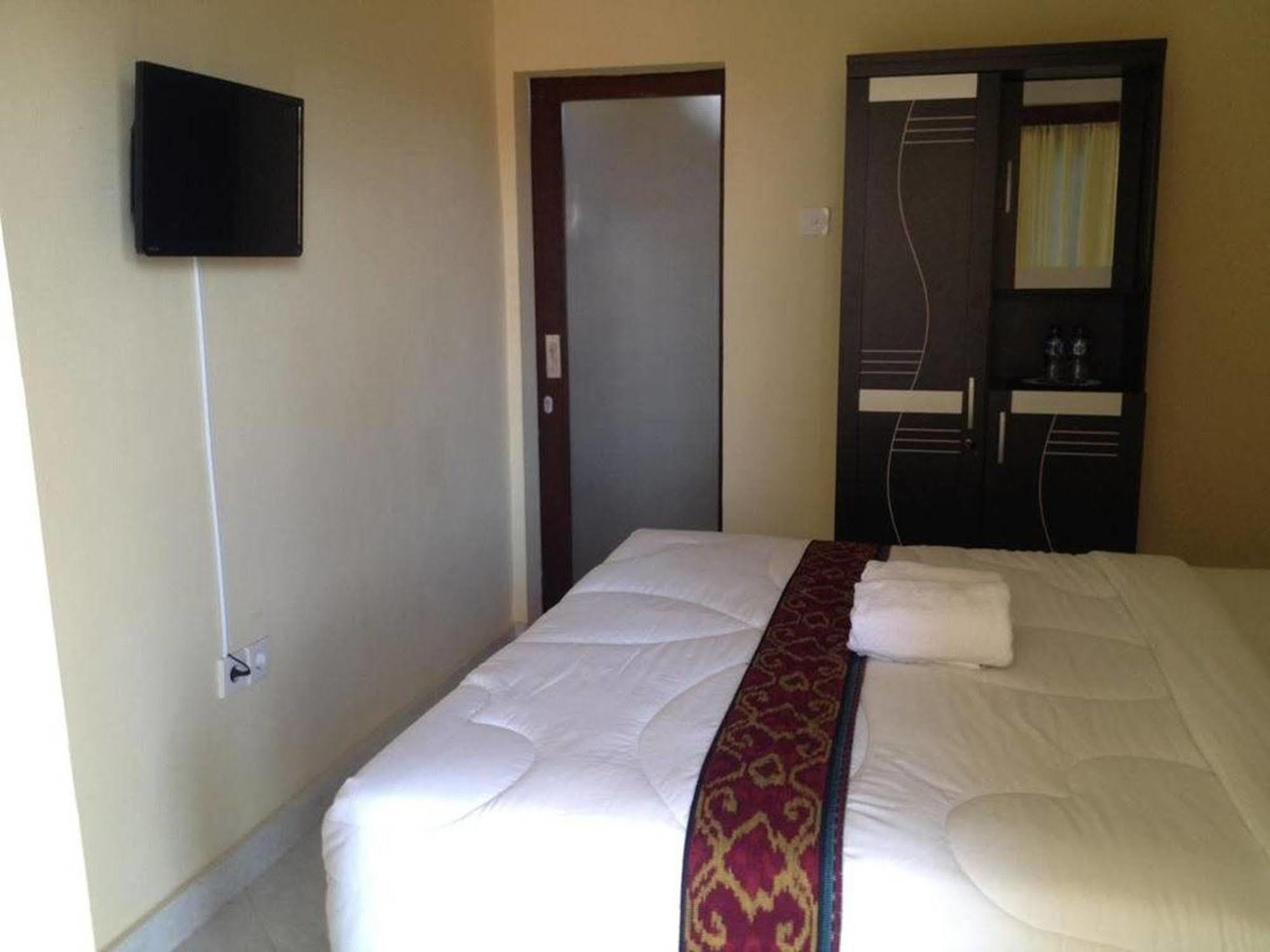 Sari Buana Bed & Breakfast Кута Екстериор снимка